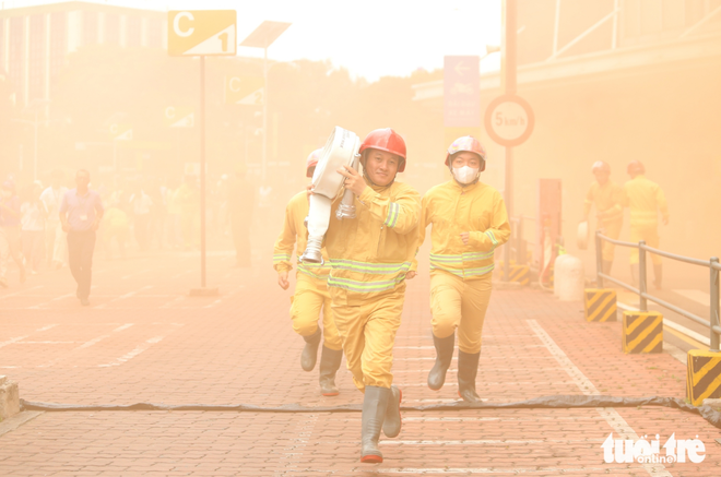 Over 700 people take part in fire drill at Ho Chi Minh City shopping mall- Ảnh 4.