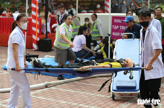 Over 700 people take part in fire drill at Ho Chi Minh City shopping mall- Ảnh 8.