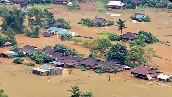 Villages submerged after heavy rains trigger flooding in northern Vietnam- Ảnh 3.