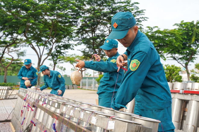 Ho Chi Minh City readies fireworks displays for 50th anniversary celebration tonight - Ảnh 6.