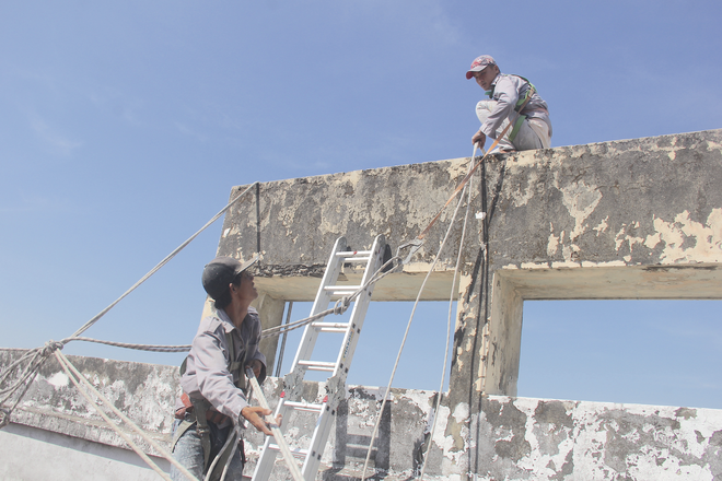Making living between sky and earth under central Vietnam’s scorching heat - Ảnh 16.