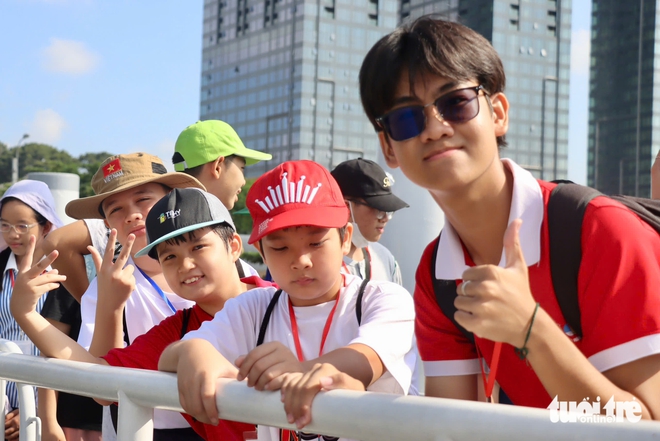 Ho Chi Minh City children experience metro, waterbus trips during summer program - Ảnh 3.