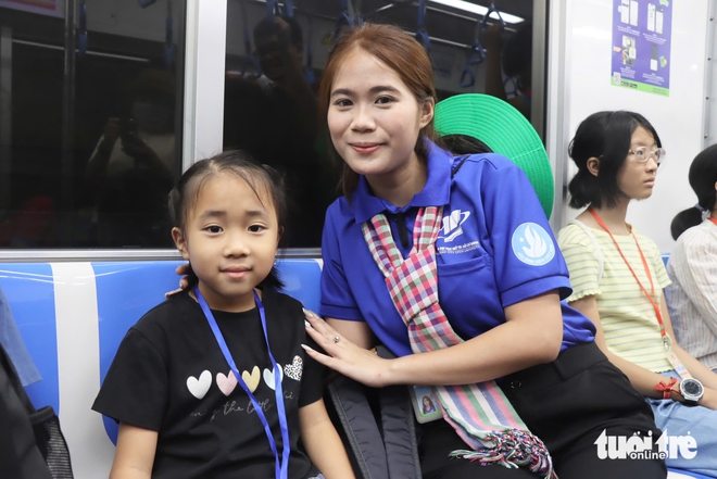 Ho Chi Minh City children experience metro, waterbus trips during summer program - Ảnh 5.