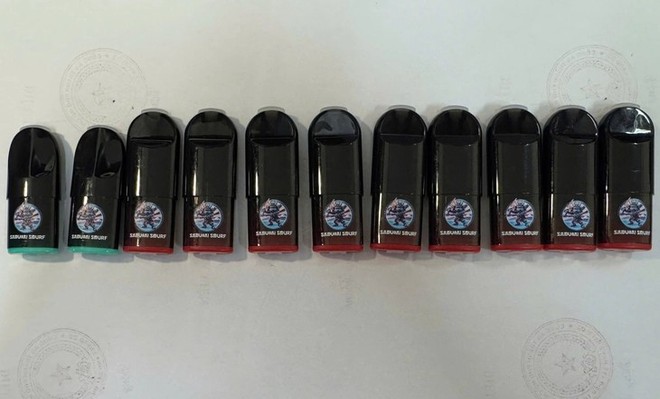 Ho Chi Minh City police seize 1,670 e-cigarette pods containing etomidate - Ảnh 3.