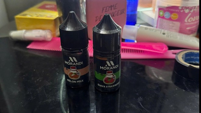 Ho Chi Minh City police seize 1,670 e-cigarette pods containing etomidate - Ảnh 4.