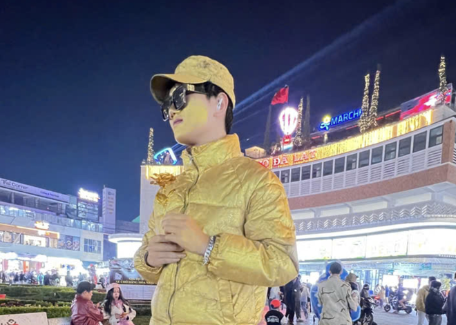 Living statues brave Da Lat’s cold nights to earn extra income- Ảnh 5.