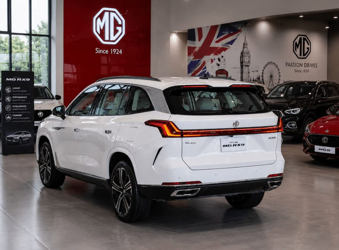 MG's plug-in hybrid version could soon enter Vietnam- Ảnh 2.