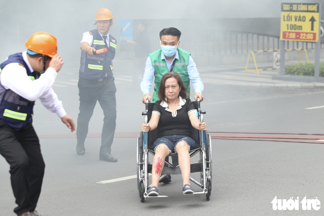 Over 3,000 join fire drill at Ho Chi Minh City skyscraper - Ảnh 2.