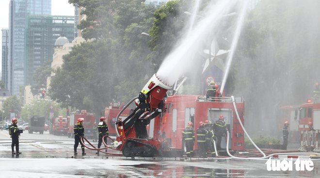Over 3,000 join fire drill at Ho Chi Minh City skyscraper - Ảnh 7.
