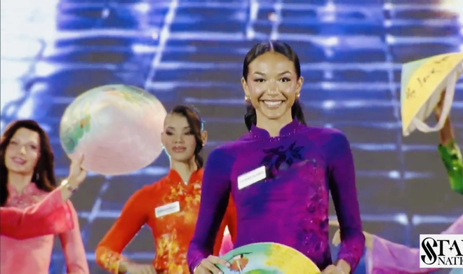 Miss World 2026 opening show in Vietnam draws mixed reactions to ‘ao dai’ designs - Ảnh 1.