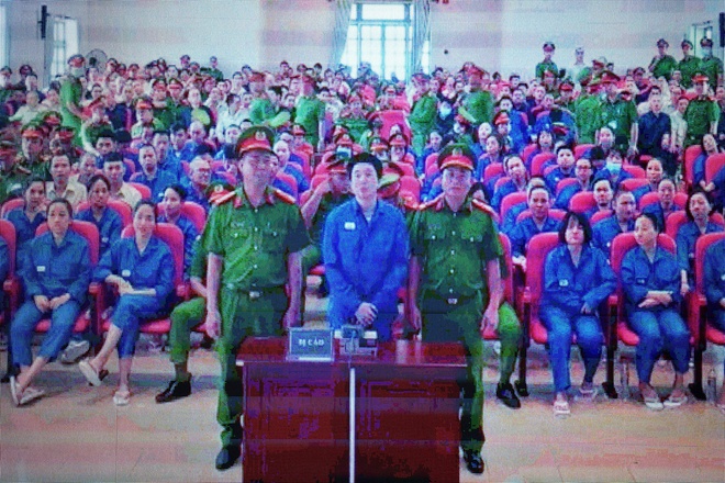 Phiên tòa vụ ma túy 227 bị cáo: Ca sĩ Chi Dân, 'cô tiên từ thiện' Trúc  Phương xin điều chỉnh thông tin - Tuổi Trẻ Online