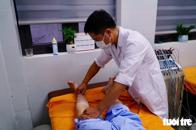 ‘Kindergarten’ for seniors in Hanoi: A day of care, exercise and companionship - Ảnh 9.