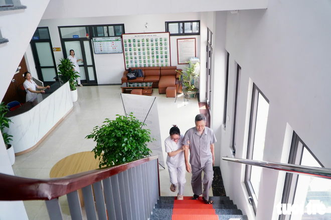 ‘Kindergarten’ for seniors in Hanoi: A day of care, exercise and companionship - Ảnh 1.