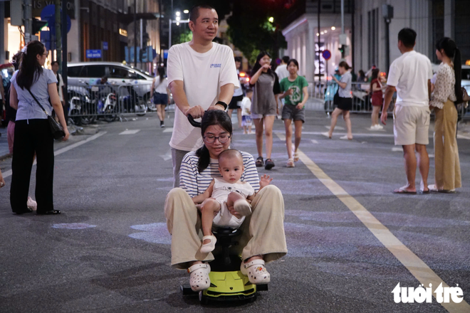 Hanoi residents gradually adjust to low-emission zone rules- Ảnh 3.