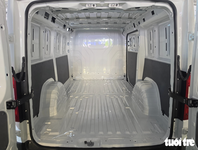 New electric van set to enter Vietnam market- Ảnh 5.