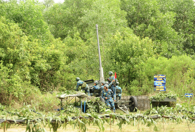 Air forces open fire on aerial targets during central Vietnam exercise - Ảnh 9.