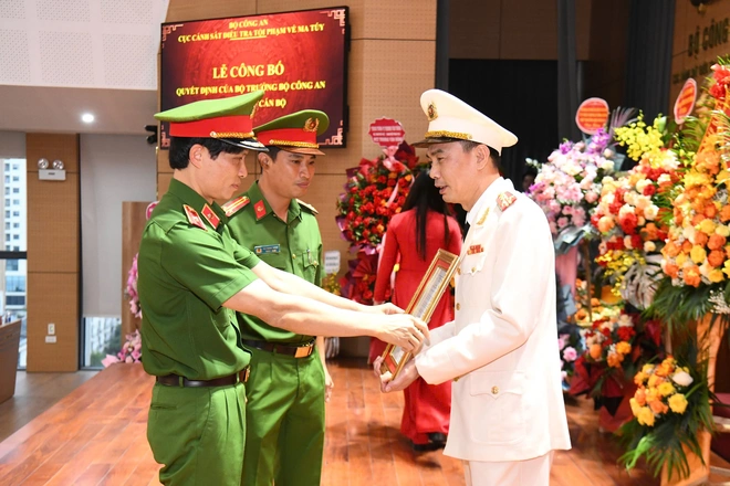 Đại tá Trương Văn Hồng làm Phó Cục trưởng Cục Cảnh sát điều tra tội phạm về ma túy - Ảnh 1.