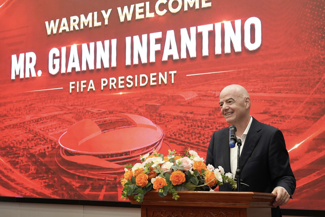 FIFA chief Infantino tours 60,000-seat stadium project as he wraps up Vietnam visit - Ảnh 4.