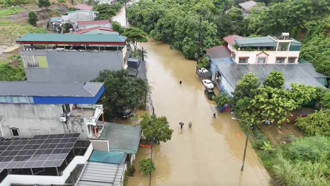 Flooding prompts evacuation of residents in Vietnam’s mountainous province - Ảnh 5.