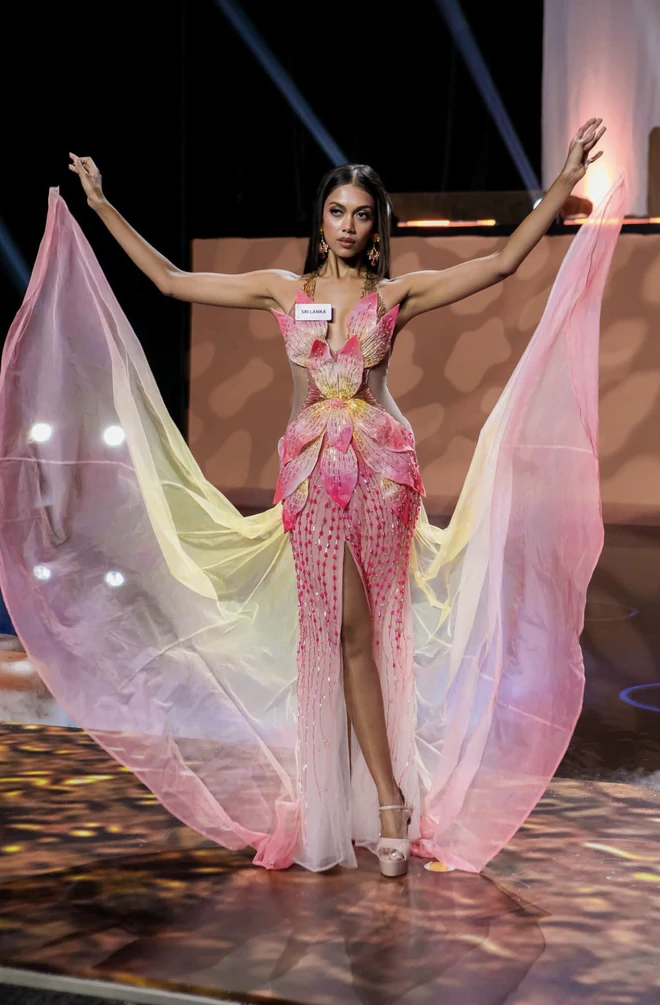 Miss World contestants showcase culture through fashion - Ảnh 11.