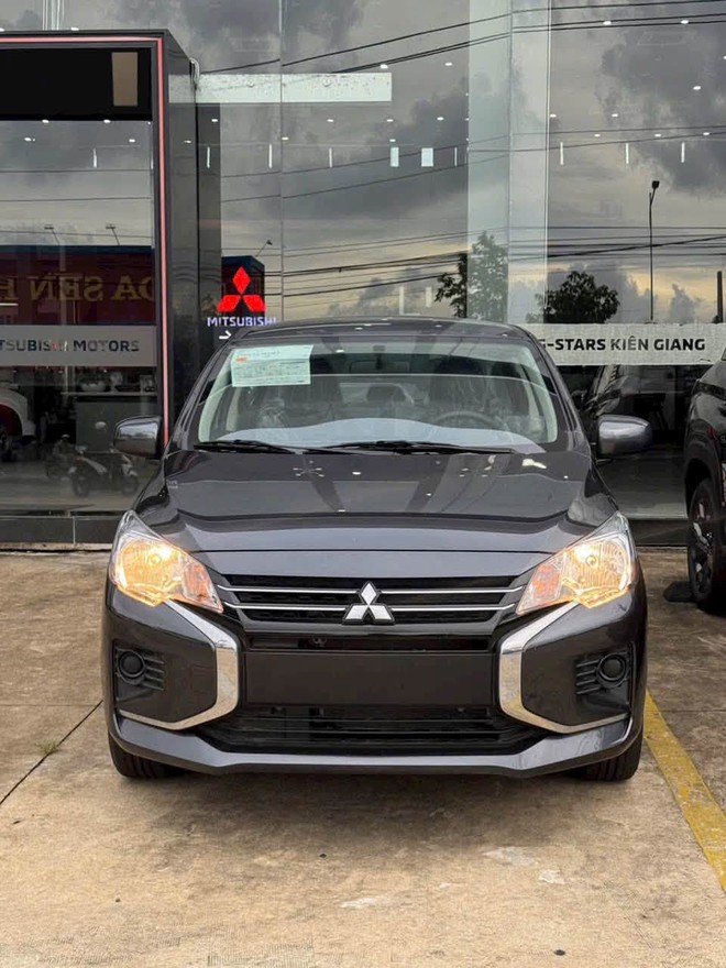 Tin tức giá xe: Mitsubishi Attrage giảm 80 triệu tại đại lý, giá thực tế xuống ngang Hyundai i10 - Ảnh 1.