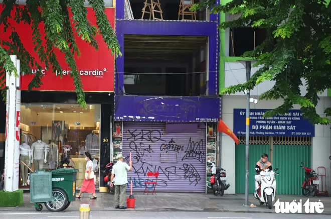Foreigners again scrawl graffiti on walls along downtown Ho Chi Minh City street?- Ảnh 9.