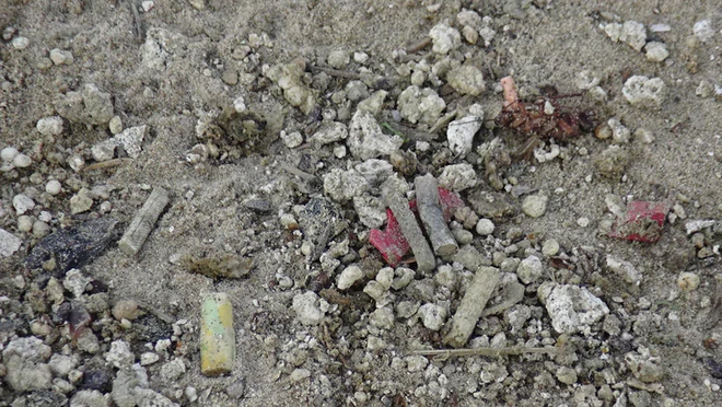 Smoking, cigarette butts mar Da Nang beaches- Ảnh 3.