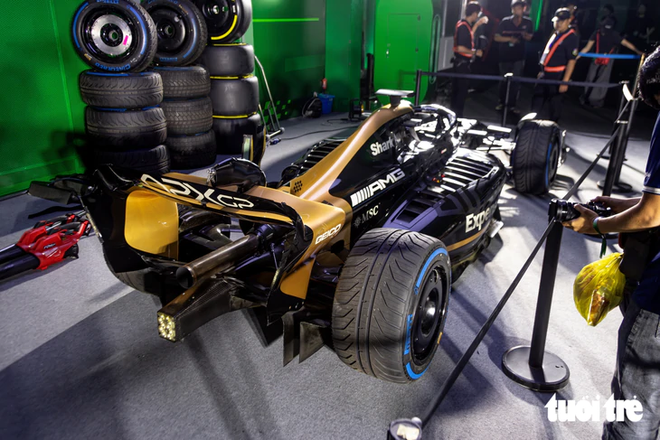 ‘F1 race car’ from Hollywood film F1 The Movie arrives in Vietnam - Ảnh 3.