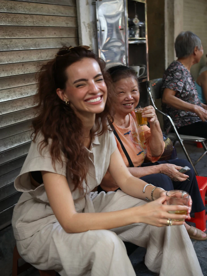 Miss World 2018 travels 20 hours to Vietnam for Hanoi cuisine, Sa Pa rice terraces- Ảnh 1.