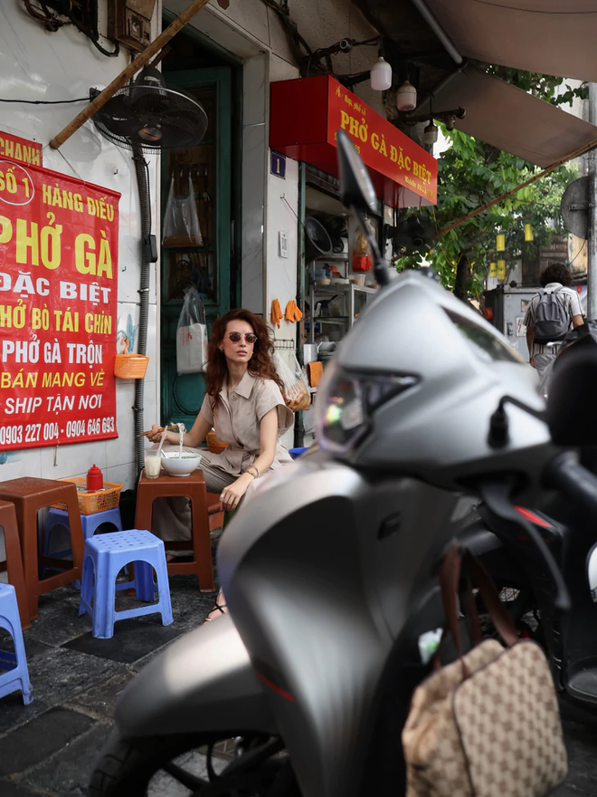 Miss World 2018 travels 20 hours to Vietnam for Hanoi cuisine, Sa Pa rice terraces- Ảnh 2.
