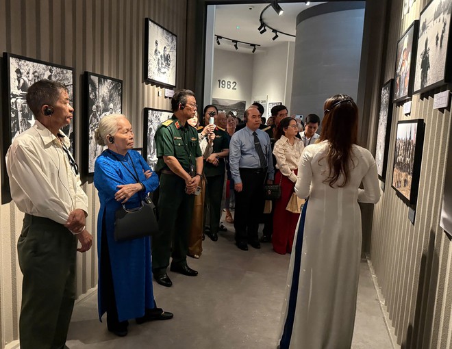 Vietnam War Remnants Museum lets visitors experience life as a war reporter - Ảnh 3.
