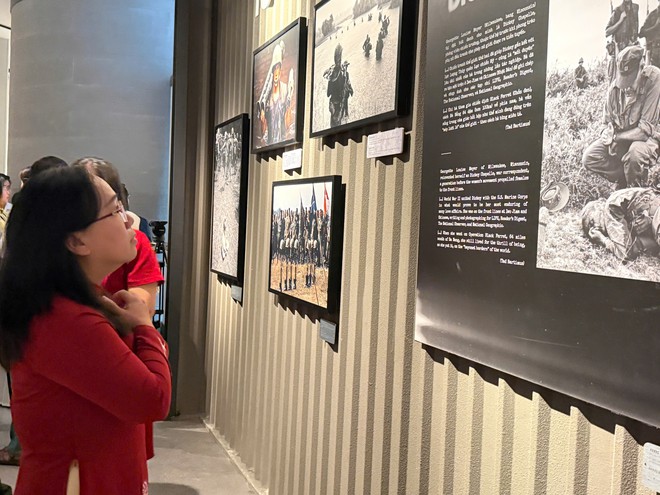 Vietnam War Remnants Museum lets visitors experience life as a war reporter - Ảnh 2.