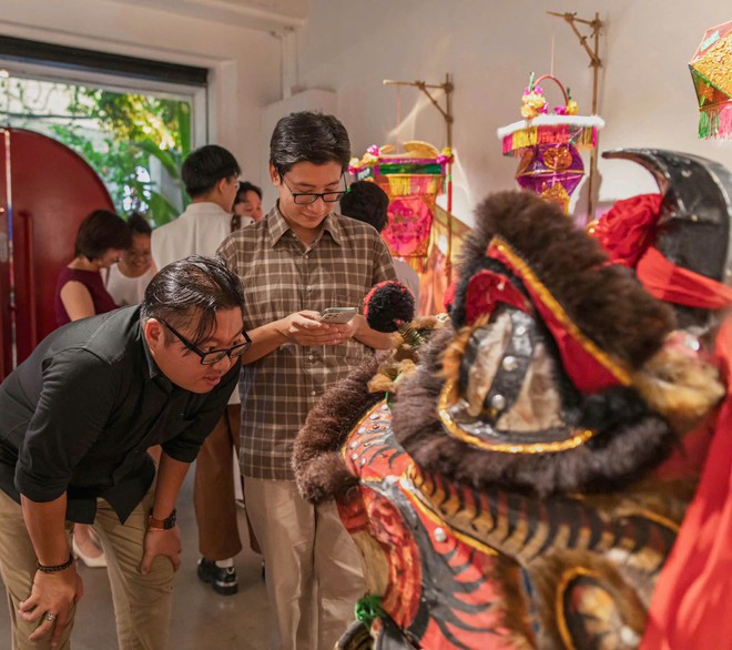 Old-school lanterns, young hands: Reviving Mid-Autumn memories in Ho Chi Minh City- Ảnh 11.