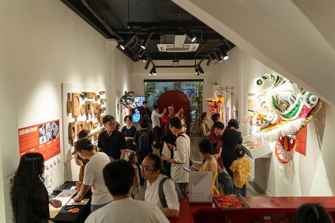 Old-school lanterns, young hands: Reviving Mid-Autumn memories in Ho Chi Minh City- Ảnh 9.