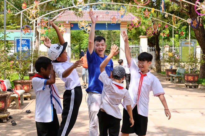 Vinamilk mang mùa Trung thu giàu trải nghiệm đến với trẻ em  - Ảnh 1.