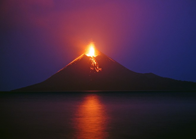 Núi lửa Anak Krakatau phun trở lại tại Indonesia , ảnh hưởng nghiêm trọng đến môi trường - Ảnh 4.