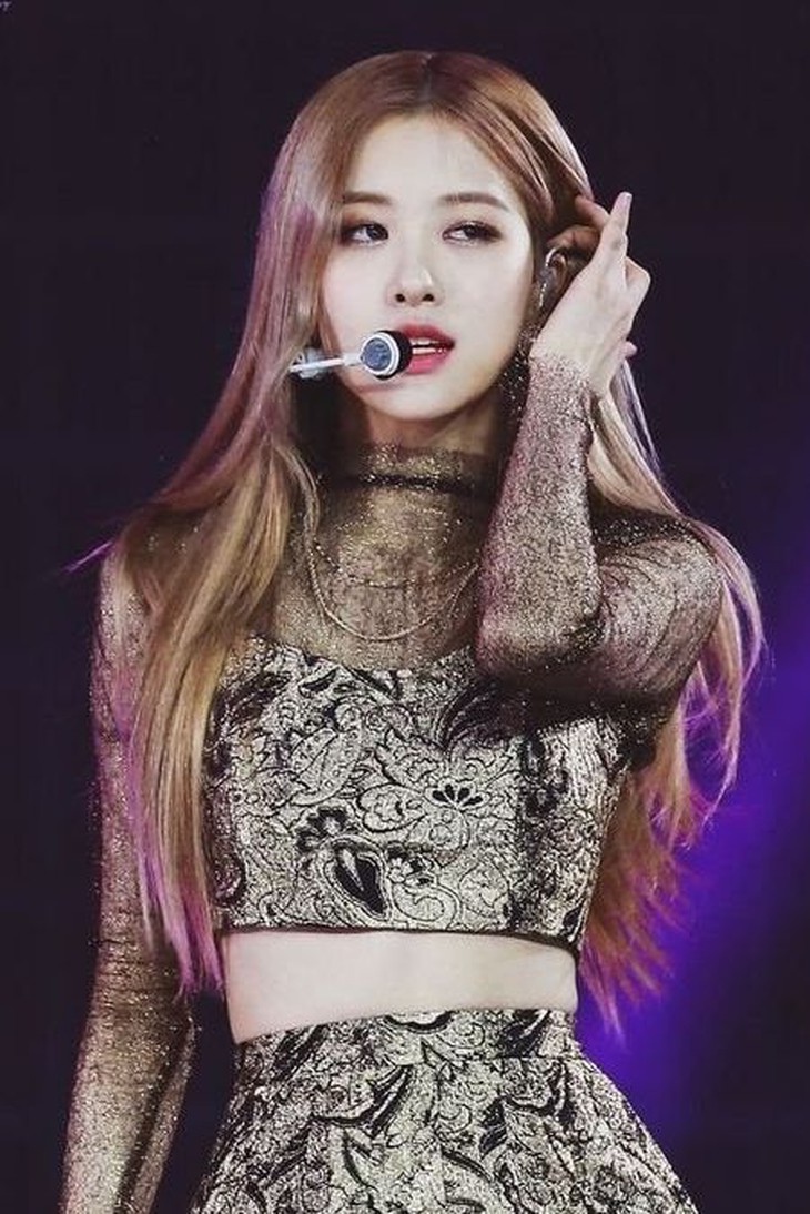 Rosé (Blackpink) lần đầu tiên lên tiếng về việc thay đổi giọng hát trên tạp chí W Korea