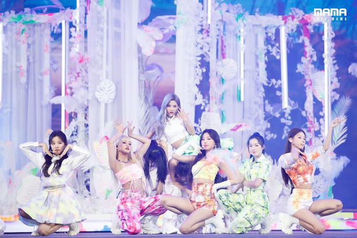 Dispatch vạch trần điều kiện ghi hình tồi tệ của lễ trao giải MAMA 2020