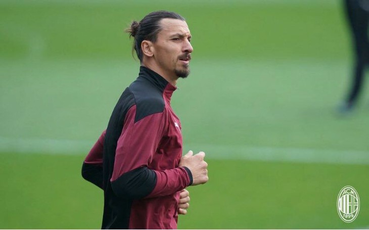 Ibrahimovic bị chế nhạo khi đăng ảnh trọc đầu