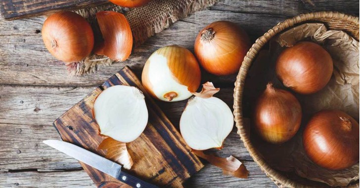 Vật lý giúp tránh chảy nước mắt khi thái củ hành - Ảnh 2.