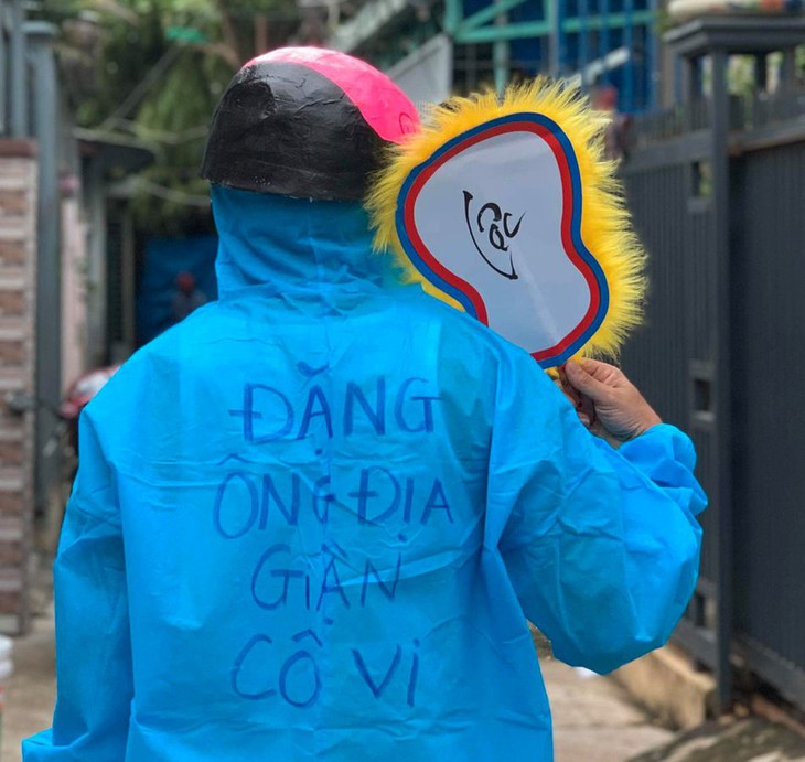 Chiến sĩ công an đi từng nhà trọ, tặng quà Trung thu cho bệnh nhi ung thư - Ảnh 7.