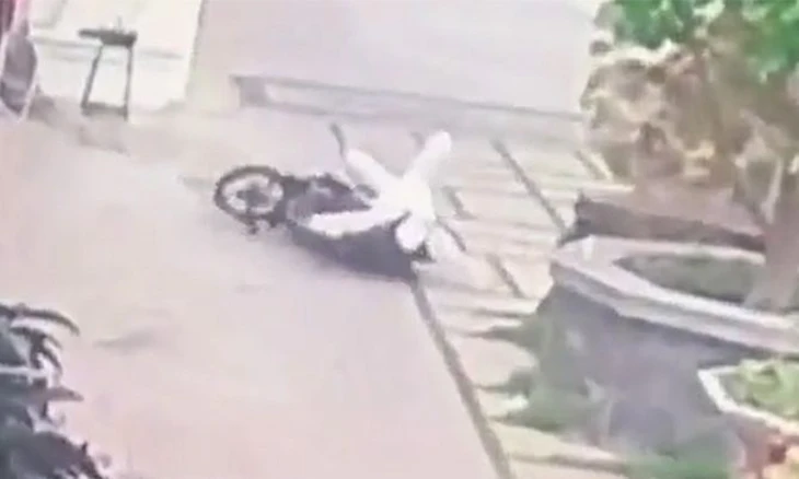 Chú rể gặp nạn vì vướng dây kéo xe tải giữa đường - Ảnh 3.