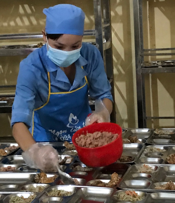 Lo ngay ngáy bữa ăn ở trường - Ảnh 1. Lo ngay ngáy bữa ăn ở trường - Ảnh 1.
