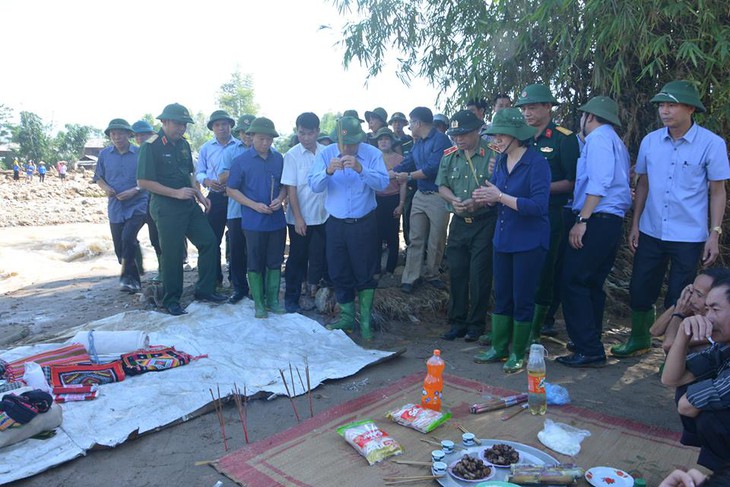 Không để người dân sống trong cảnh màn trời chiếu đất - Ảnh 2. Không để người dân sống trong cảnh màn trời chiếu đất - Ảnh 2.