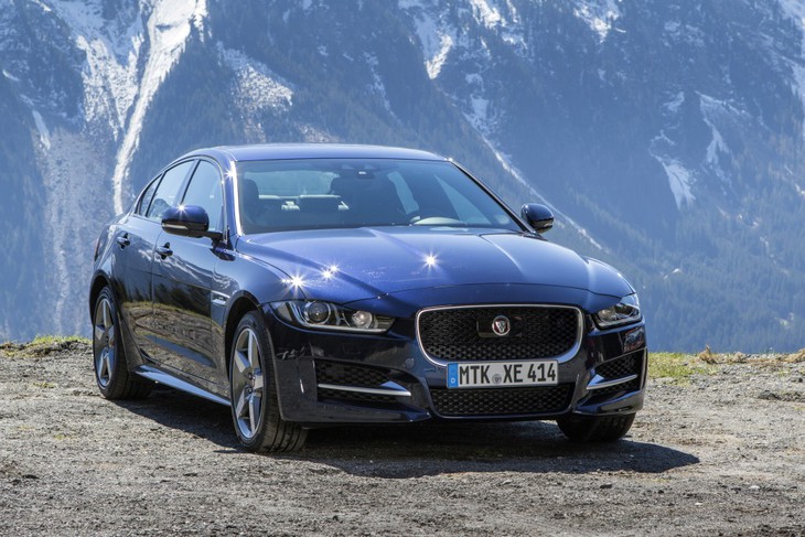 Jaguar XE 2018: ghế sau thích hợp cho trẻ và thú cưng - Ảnh 1.