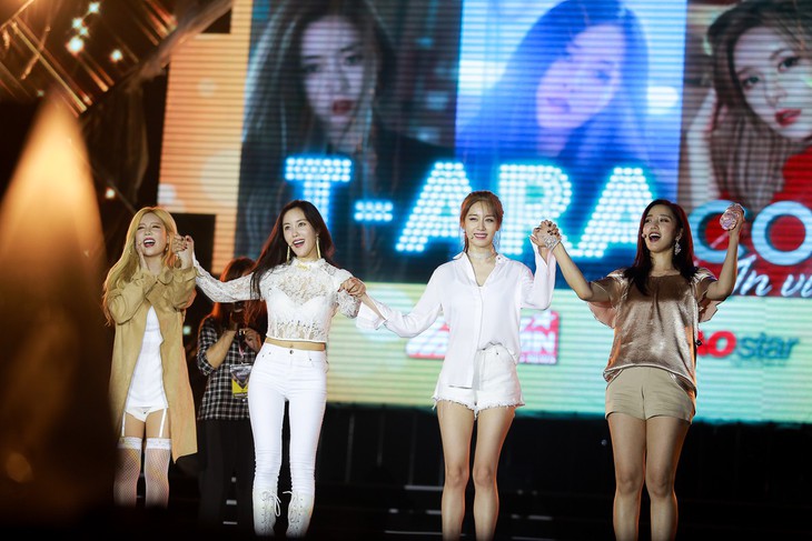 T-Ara rơi nước mắt trong live concert tại Việt Nam - Ảnh 1.