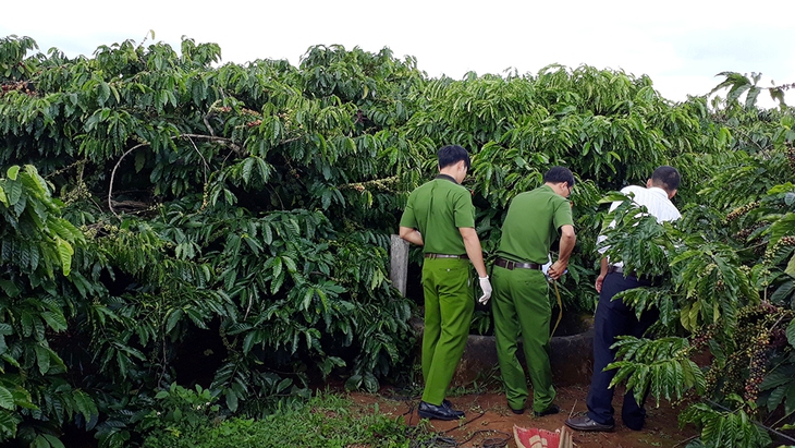 Vụ giết vợ bằng 36 nhát dao: Tìm thấy thi thể nghi là hung thủ - Ảnh 2.