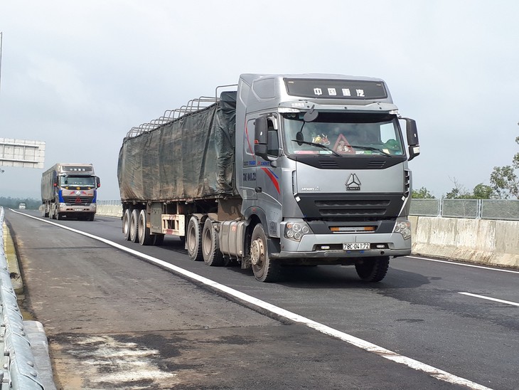 Phó thủ tướng Trịnh Đình Dũng kiểm tra cao tốc Đà Nẵng - Quảng Ngãi - Ảnh 3.