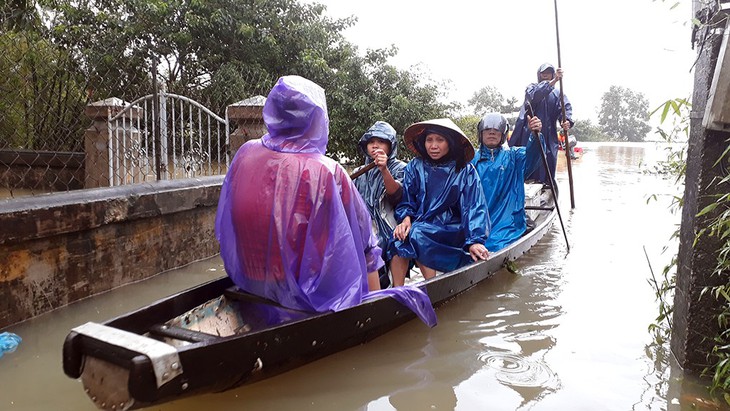 Huế ngừng mưa, nước các sông đã xuống - Ảnh 1.