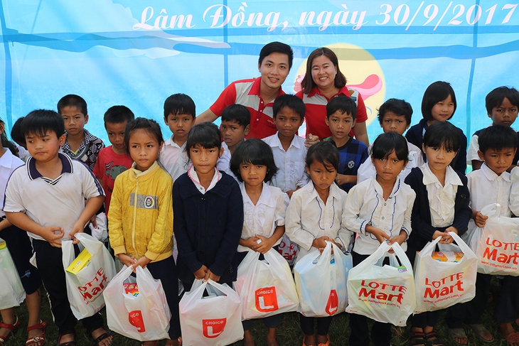 Mang trăng sáng Trung thu lên cho trẻ em vùng cao - Ảnh 9.